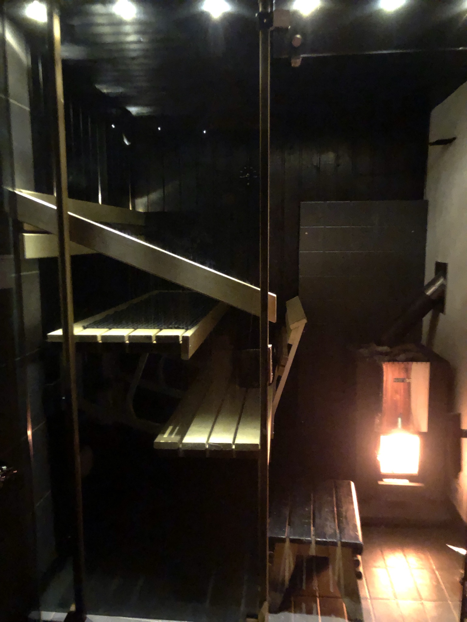 Uusi sauna ja pesuhuone